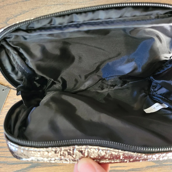 Ulta Beauty Silver Metallic Top Zip Beauty Make Up Cosmetic Bag NEW with Tag - Picture 5 of 6